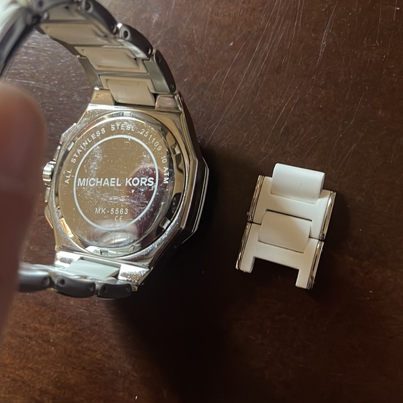 Michael Kors watch - Picture 2 of 3